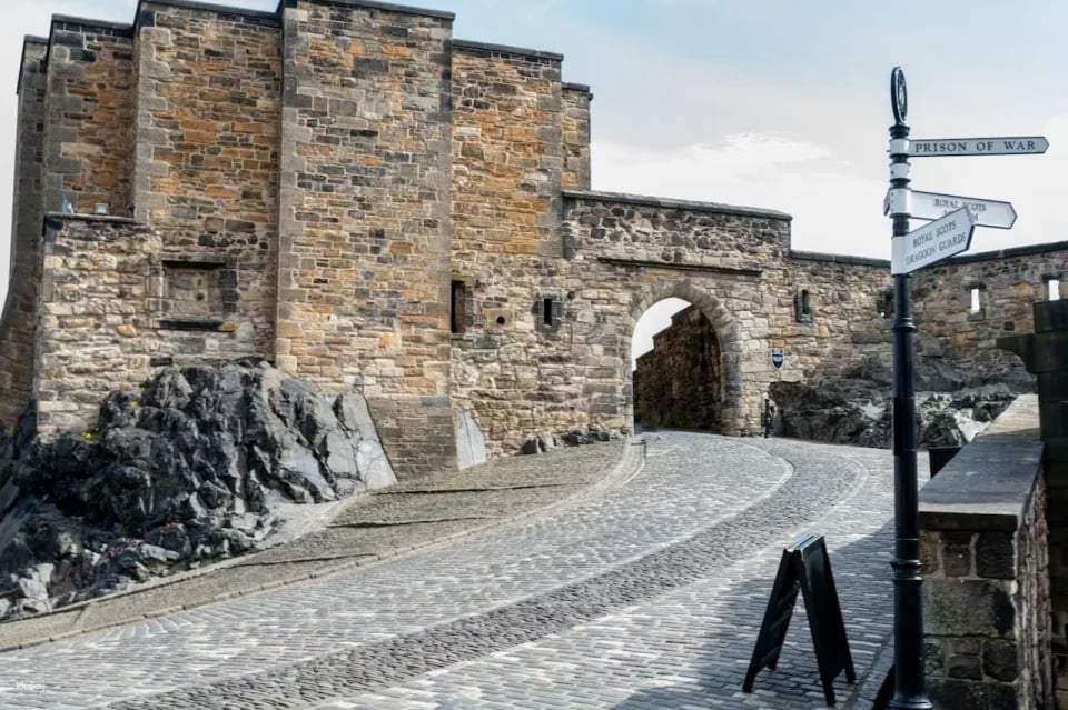 Edinburgh Castle | UK