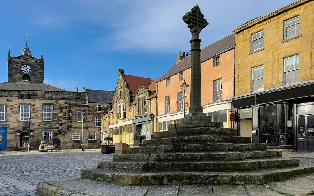 From Edinburgh: ‘Hogwarts’ Alnwick Castle & Northumbria Day Trip Image 8