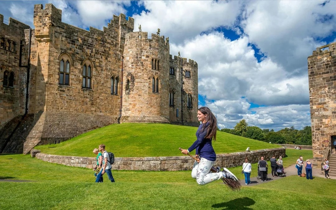 From Edinburgh: ‘Hogwarts’ Alnwick Castle & Northumbria Day Trip Image 1