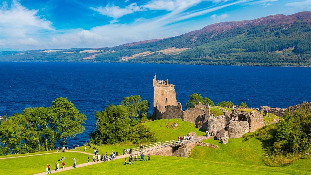 From Edinburgh: Loch Ness and The Highlands Day Trip with Lunch & Optional Cruise