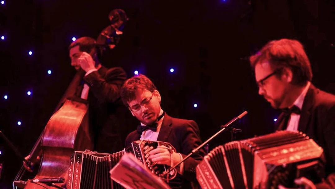 Musicians performing tango at El Viejo Almacén with bandoneons and double bass.