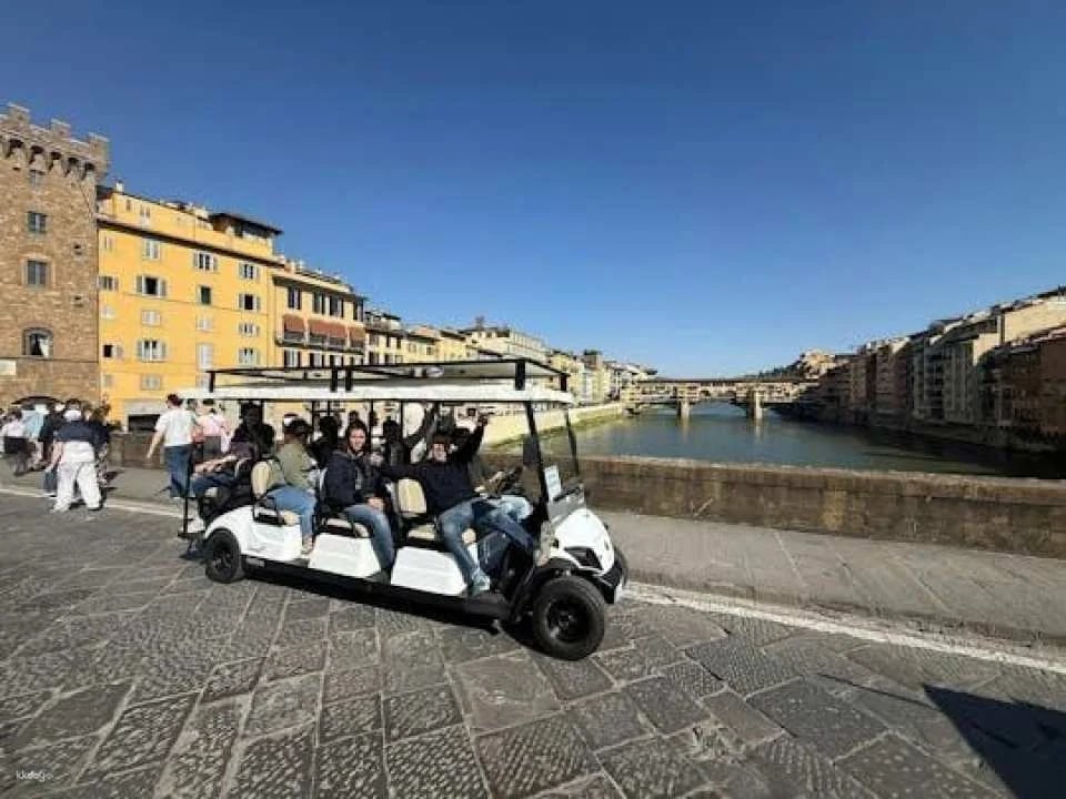 Electric golf cart experience along Arno River with audioguide