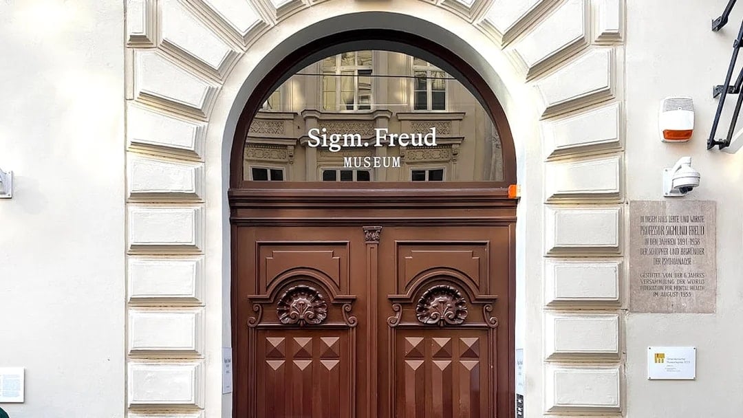 Sigmund Freud Museum entrance with wooden doors in Vienna.