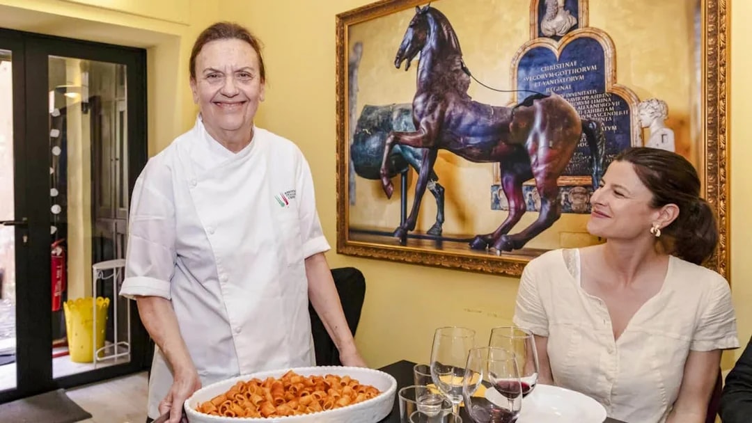 Signora Eliana serving traditional Roman pasta during a Rome food tour.