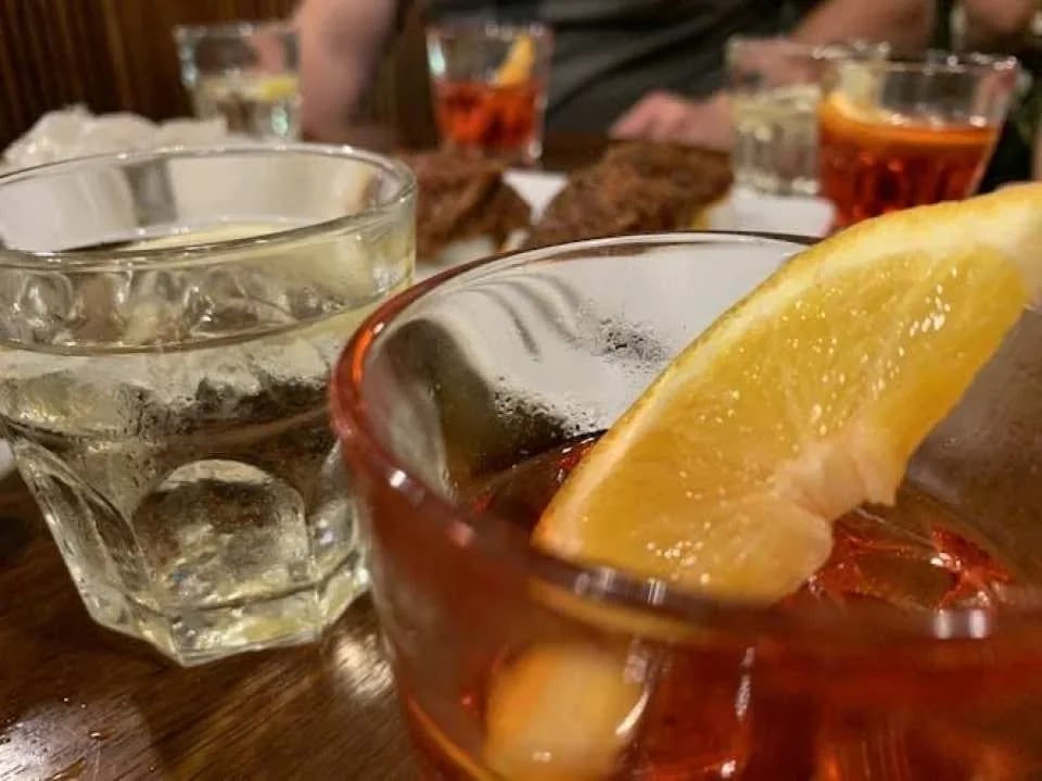 Evening street food and wine tour in Venice