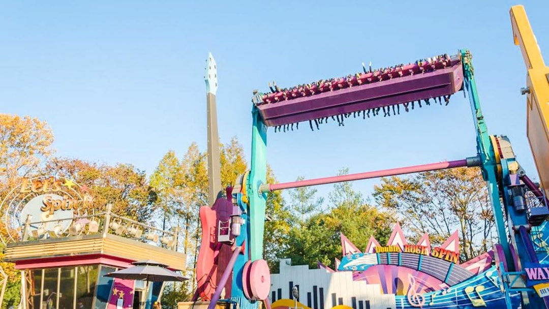 Everland Theme Park's Double Rock Spin ride with musical theme elements.