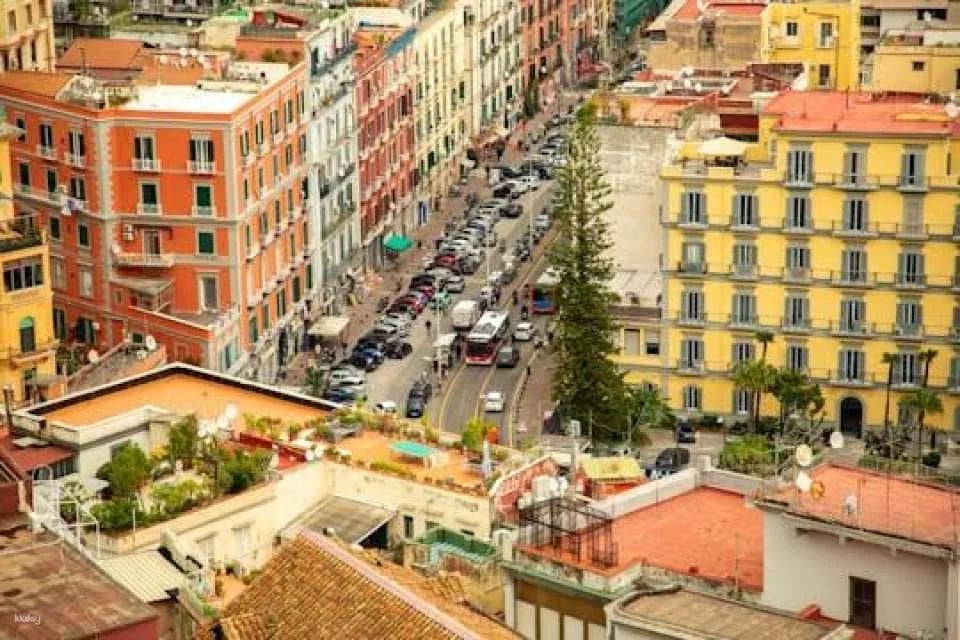 Explore Naples in 60 minutes with a local