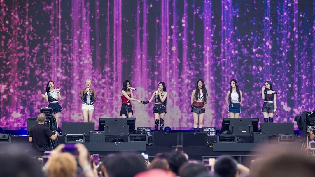 Live performance at Formula 1 Singapore Grand Prix 2025 event.