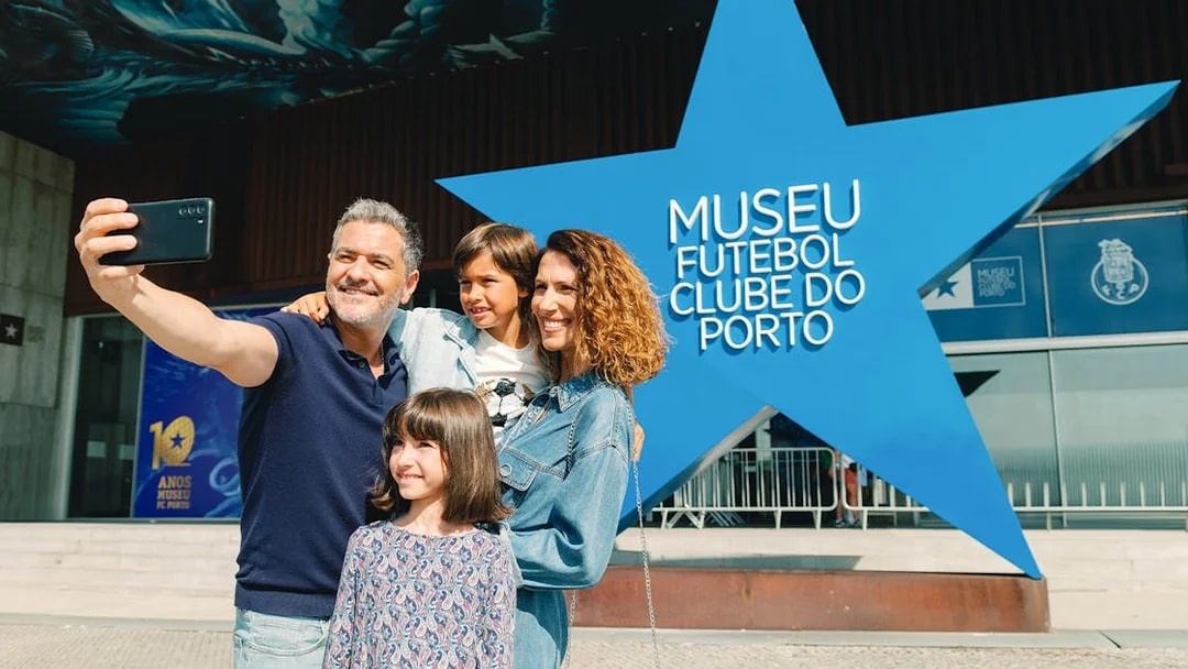 Visitors taking a selfie outside FC Porto Museum entrance.