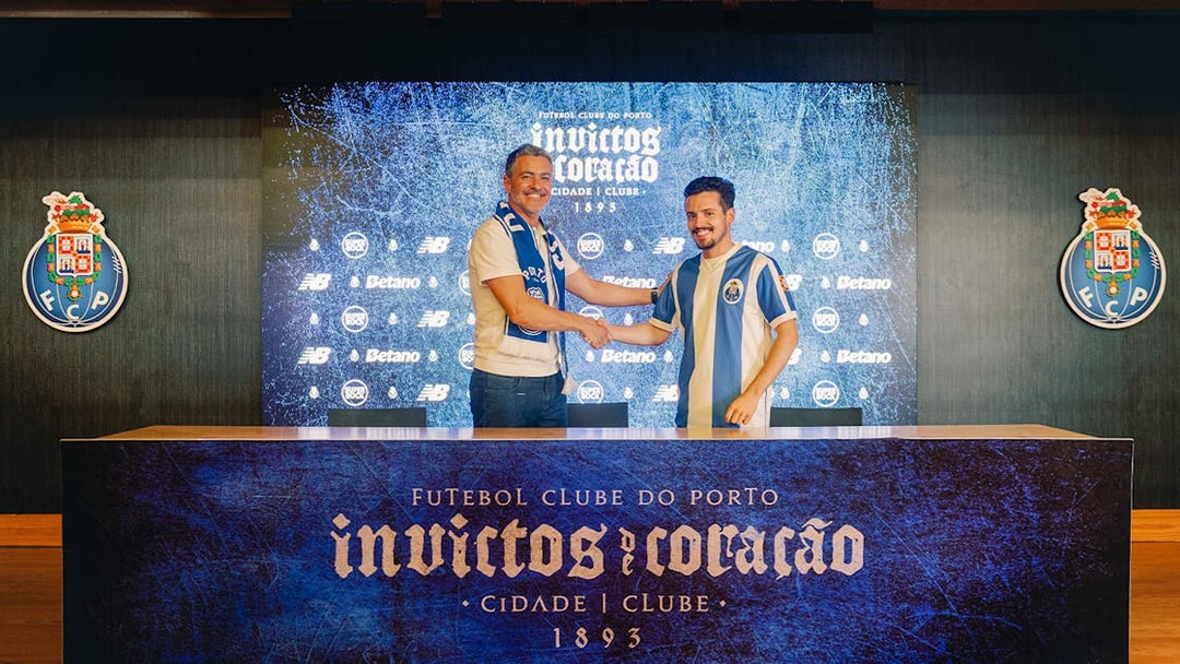 Visitors shaking hands in FC Porto stadium museum conference room.
