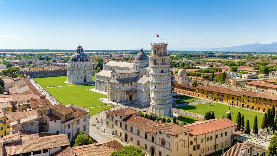 Aerial view of the Leaning Tower of Pisa and Pisa Cathedral, Italy, on a sunny day.