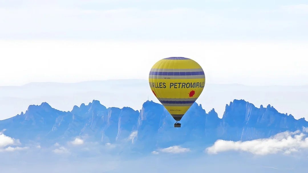 From Barcelona: Montserrat Day Trip & Hot Air Balloon Ride