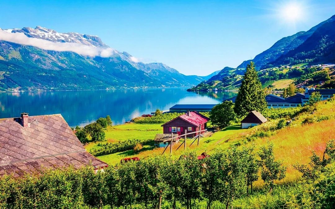 From Bergen: Hardangerfjord, Waterfalls, Culture & Apple Pie Image 7