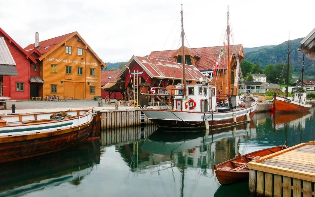 From Bergen: Hardangerfjord, Waterfalls, Culture & Apple Pie Image 9