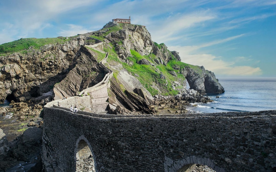 From Biarritz: Gaztelugatxe, Bilbao & Guggenheim Museum Tour Image 6