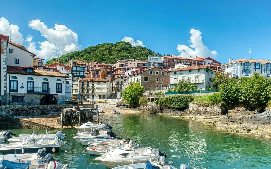 From Bilbao: Gaztelugatxe, Mundaka & Guernica Tour