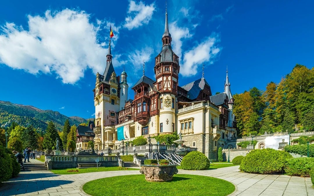 From Bucharest: Peles Castle, Bran Castle & Brasov Small-Group Guided Day Trip with Hotel Transfers