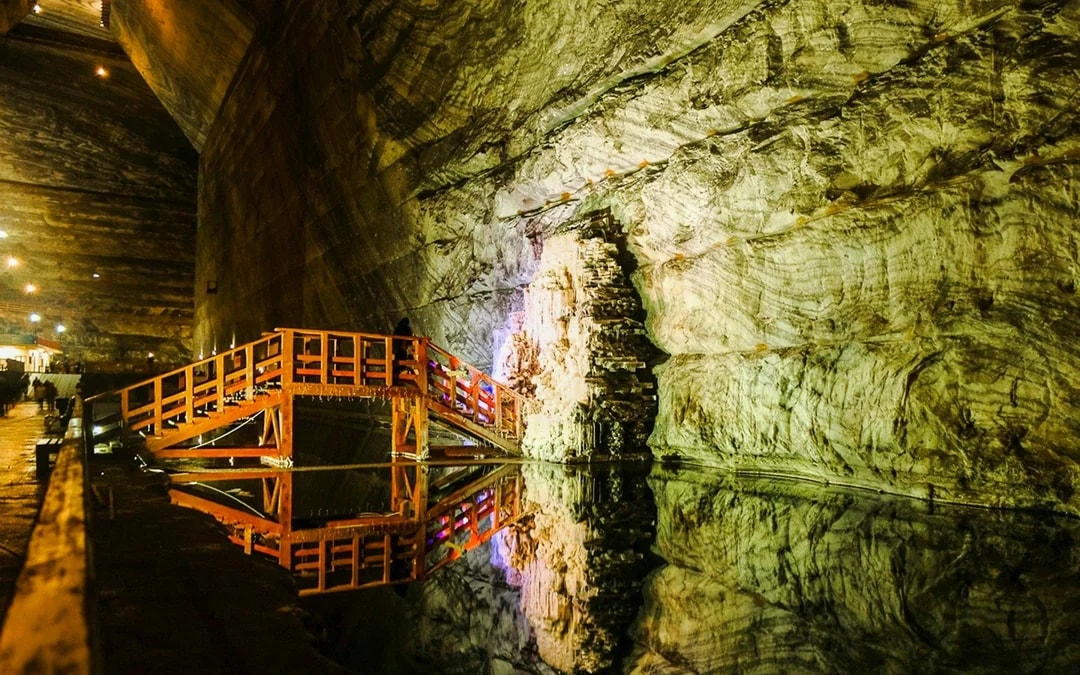 From Bucharest: Slanic Salt Mine & Dracula’s Tomb Day Trip Image 6