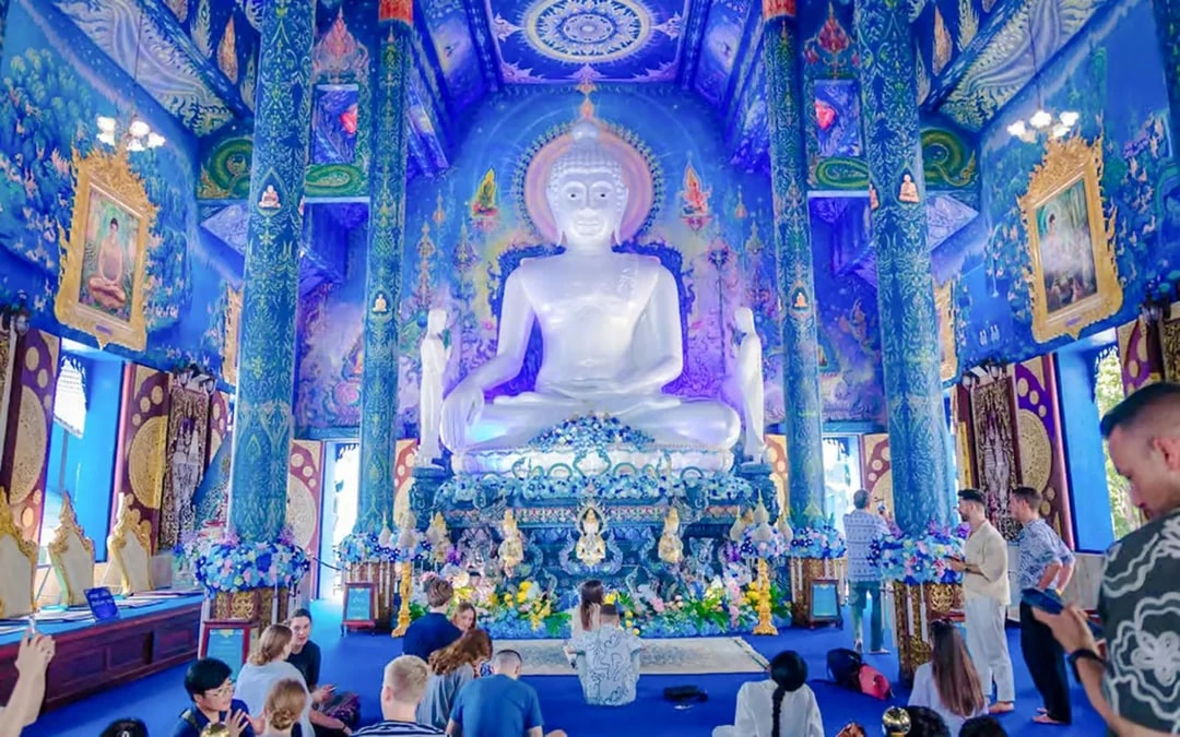 From Chiang Mai: Hot Springs and Chiang Rai White, Black & Blue Temple Day Tour with Lunch & Hotel Transfers Image 3