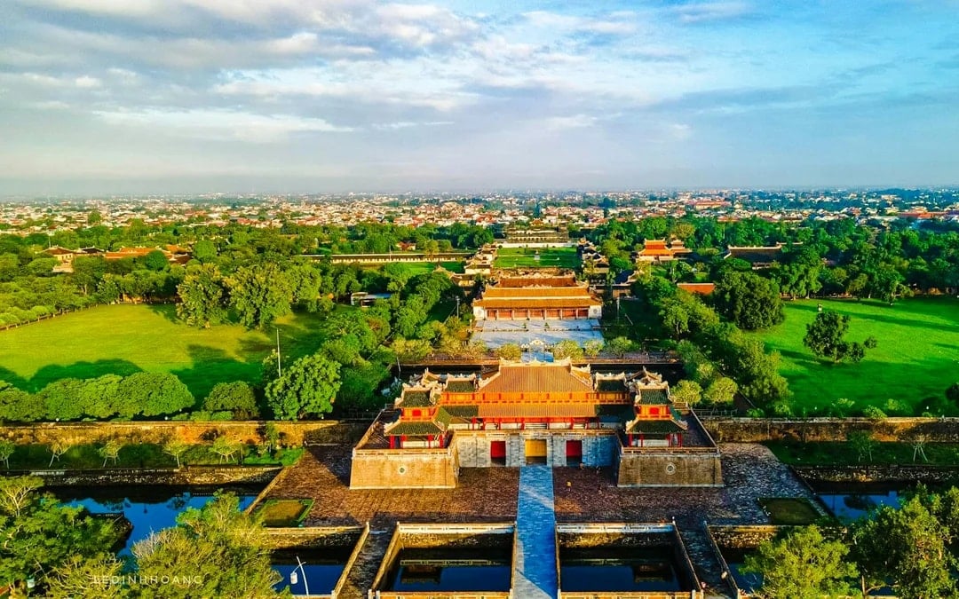 From Da Nang: Hue Imperial City, Khai Dinh Tomb and Thien Mu Pagoda Day Trip