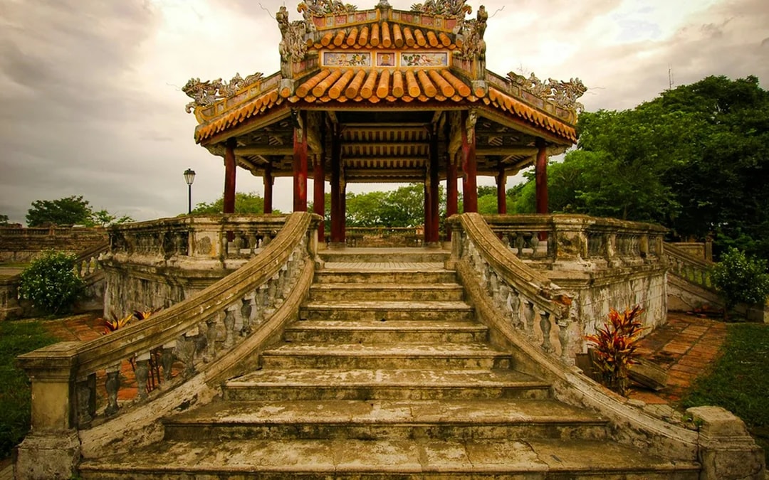 From Da Nang: Hue Private Day Trip to Imperial Citadel & Royal Tombs with Driver and Tickets Image 4
