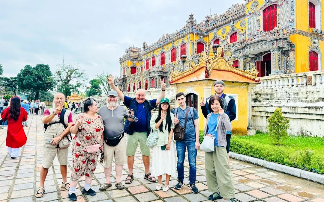 From Da Nang: Hue Private Day Trip to Imperial Citadel & Royal Tombs with Driver and Tickets Image 7