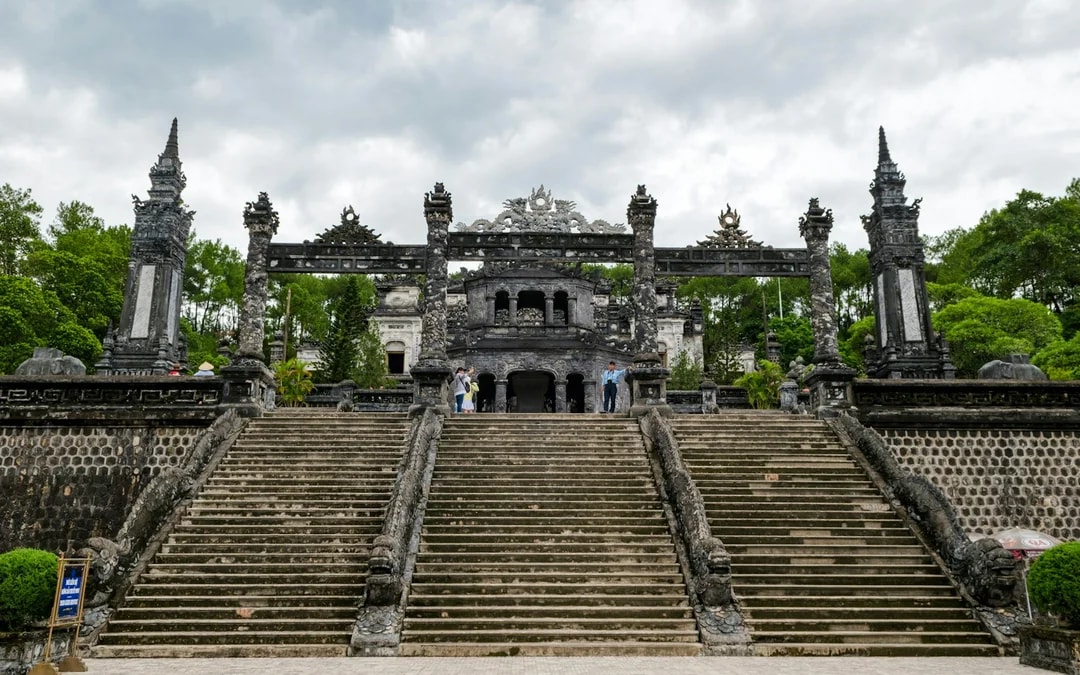From Da Nang: Hue Private Day Trip to Imperial Citadel & Royal Tombs with Driver and Tickets Image 8