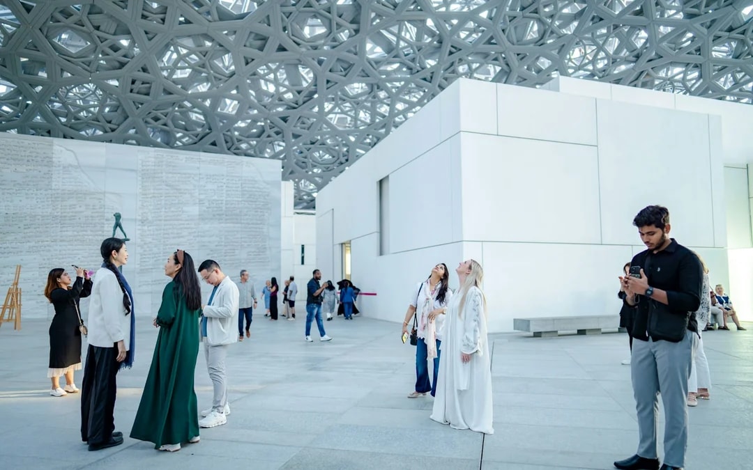 From Dubai: Abu Dhabi Heritage & Culture Tour with Sheikh Zayed Grand Mosque & Souq Image 2