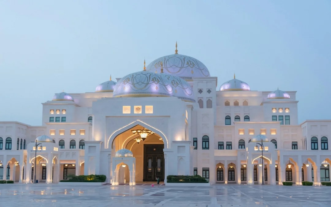 From Dubai: Abu Dhabi Heritage & Culture Tour with Sheikh Zayed Grand Mosque & Souq Image 6