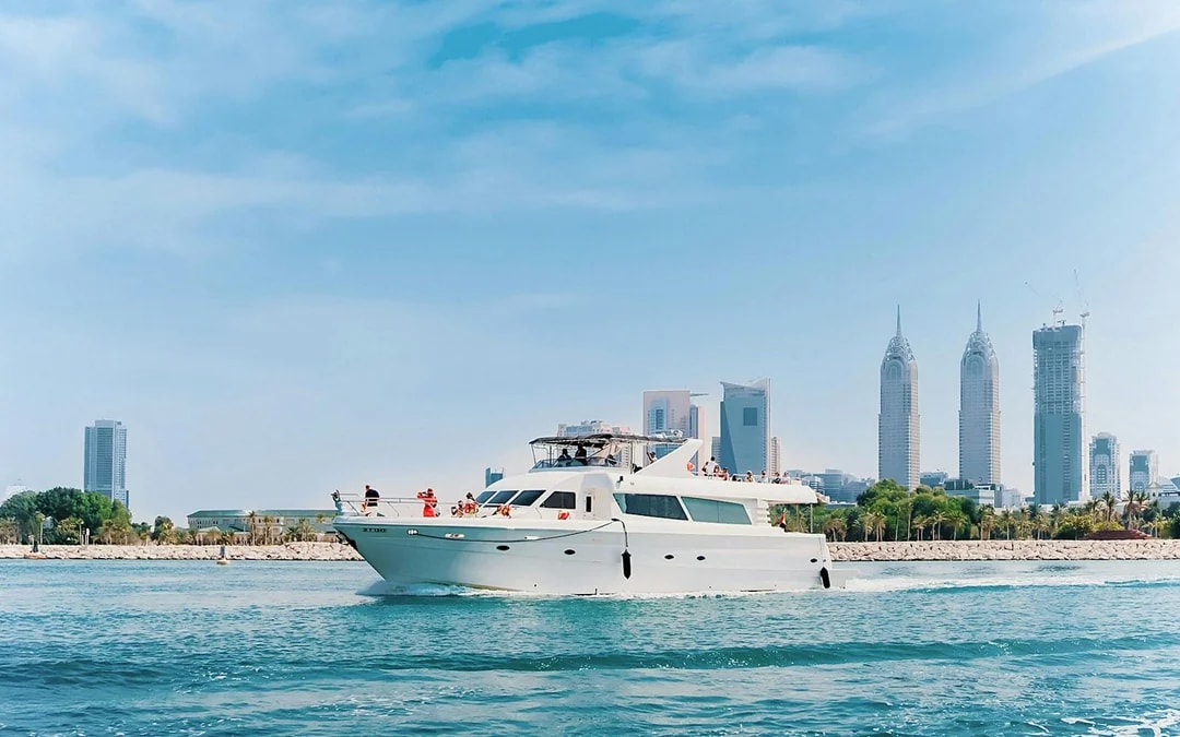 From Dubai Marina: 2-Hour Luxury Yacht Cruise with Dinner Image 9