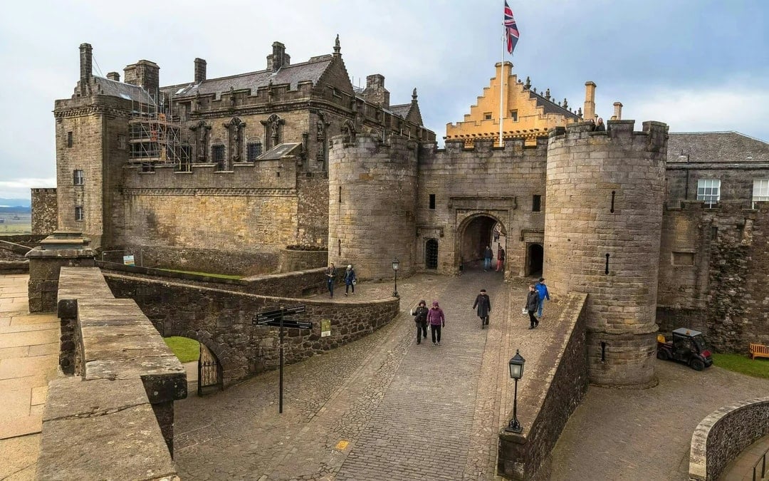 From Edinburgh: Loch Lomond, Stirling Castle & The Kelpies Full-Day Tour Image 1