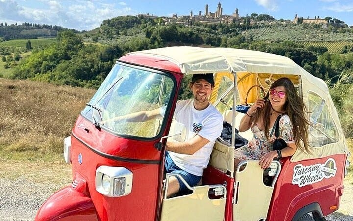 From Florence: Tuscany Tuk Tuk Tour with Winery Visit, Lunch, and San Gimignano Stop Image 8