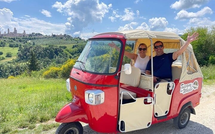 From Florence: Tuscany Tuk Tuk Tour with Winery Visit, Lunch, and San Gimignano Stop Image 9