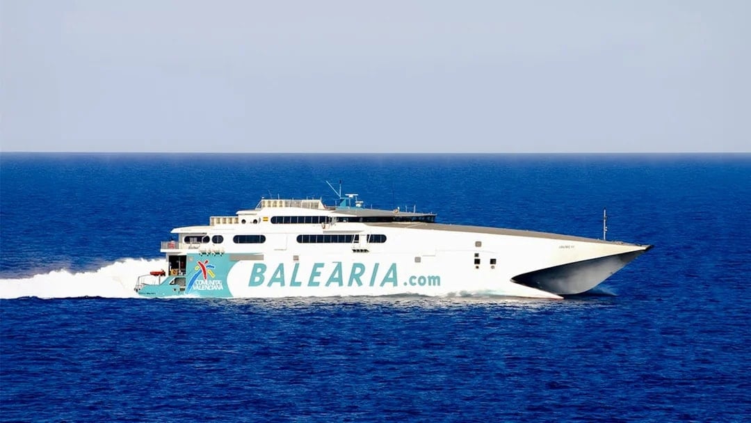 High-speed catamaran ferry traveling to Bimini across the ocean.