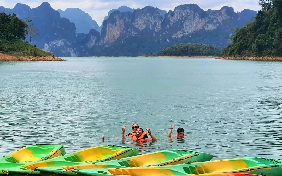 From Krabi: Cheow Lan Lake Boat Tour, Jungle Hike, Diamond Cave, and Floating Restaurant Lunch Guided Tour Image 12