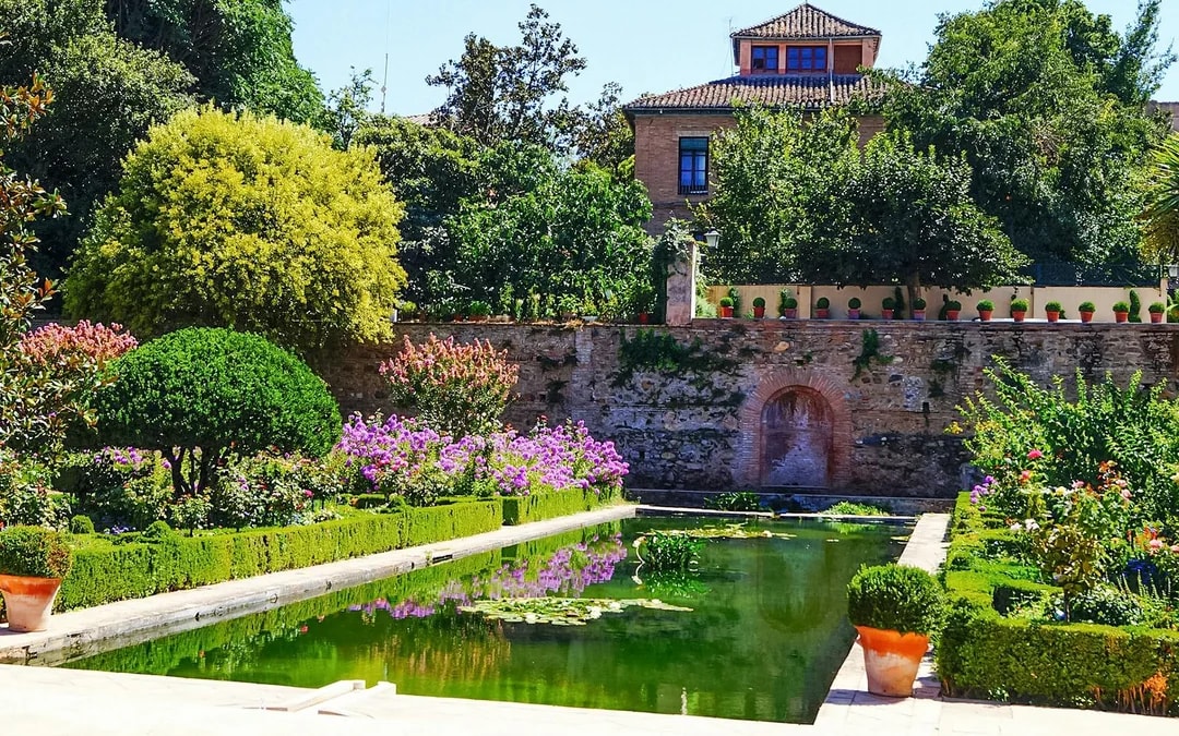 From Málaga: Alhambra Guided Tour with Entry Tickets Image 5