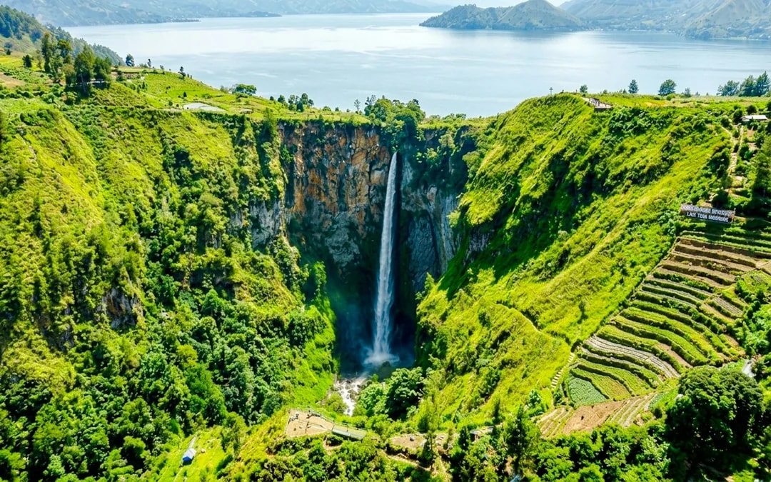 From Medan: 6-Day North Sumatra Tour With Orangutan Trekking, Volcano and Lake Toba Image 7
