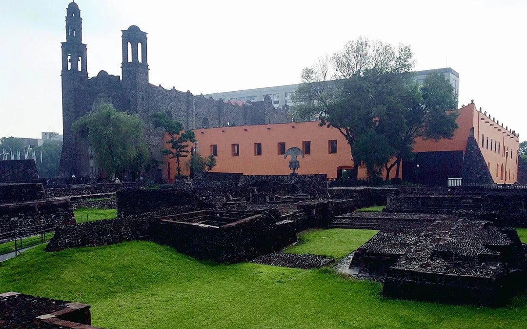 From Mexico City: Teotihuacán, Plaza de las Tres Culturas & Acolman Guided Day Trip Image 3