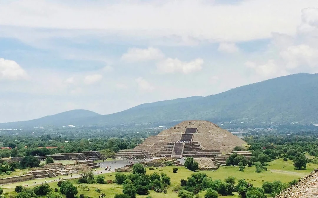 From Mexico City: Teotihuacán, Plaza de las Tres Culturas & Acolman Guided Day Trip Image 5