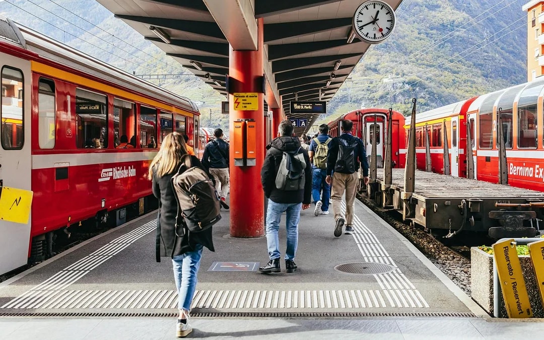 From Milan: St. Moritz-Tirano Day Trip with Lake Como Cruise & Bernina Red Train Image 9