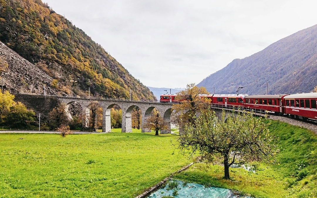 From Milan: St. Moritz-Tirano Day Trip with Lake Como Cruise & Bernina Red Train Image 11