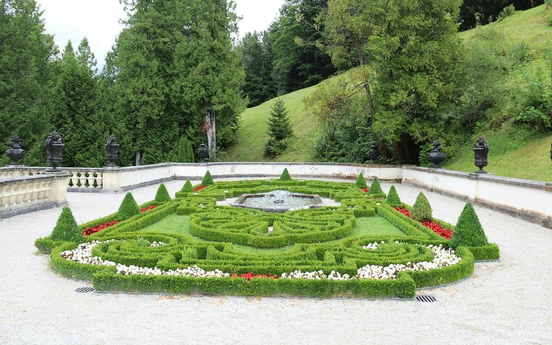 From Munich: Neuschwanstein, Linderhof Castles & Venus Grotto Full-Day Guided Tour in a Luxury Coach Image 7