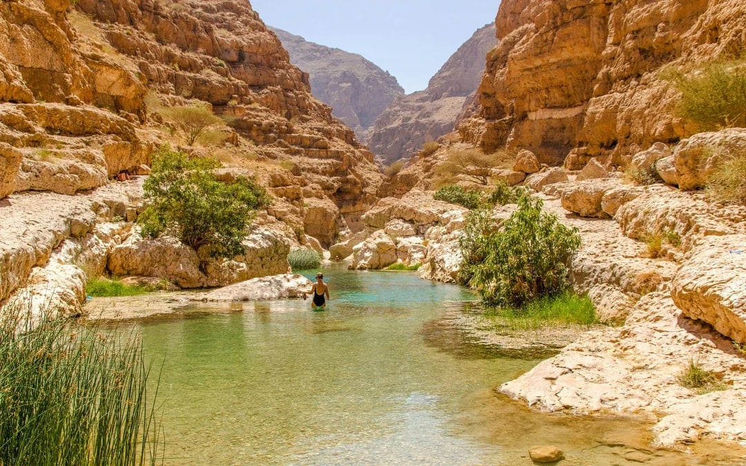 From Muscat: Full-Day Private Tour of Wadi Shab & Bimmah Sinkhole