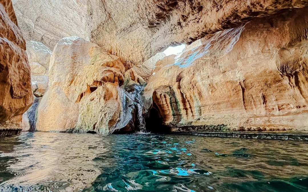 From Muscat: Full-Day Tour of Wadi Shab & Bimmah Sinkhole Image 7