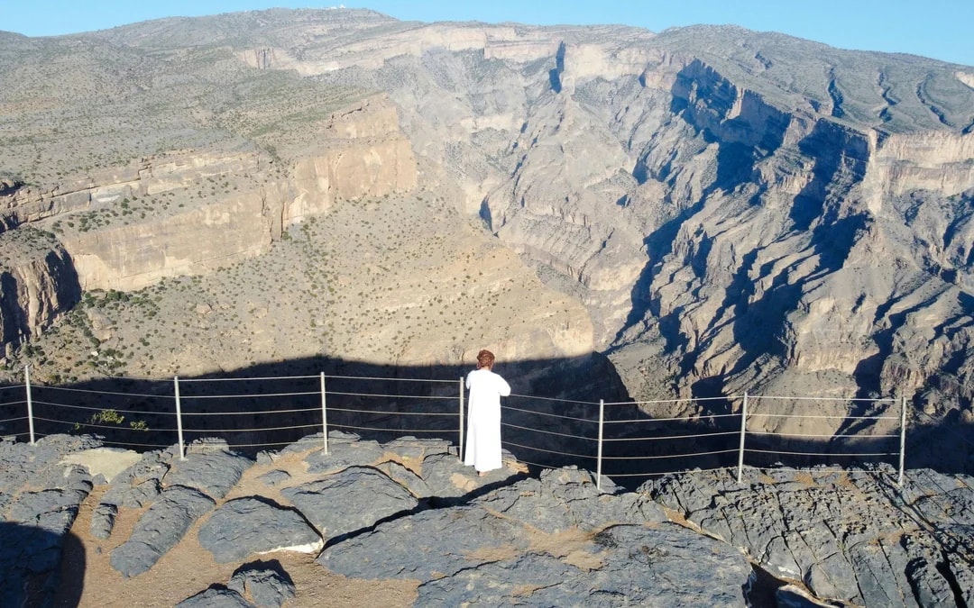 From Muscat: Nizwa Fort & Jebel Shams Day Trip with Lunch and Grand Canyon Views Image 6