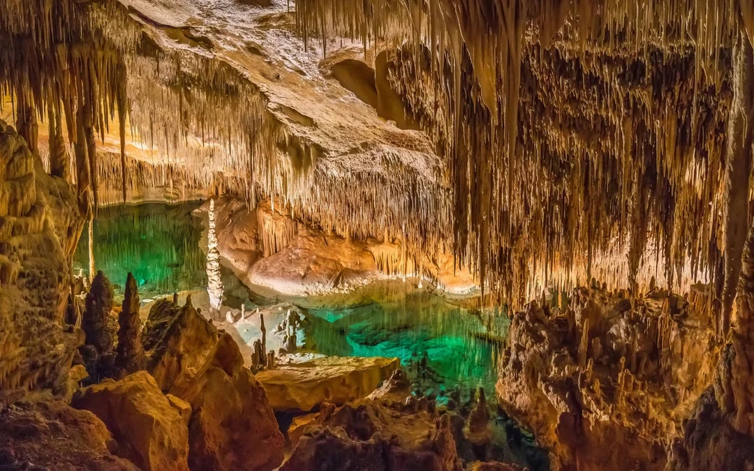 From Palma: Caves of Drach, Lake Martel, & Pearl Factory Day Trip Image 7