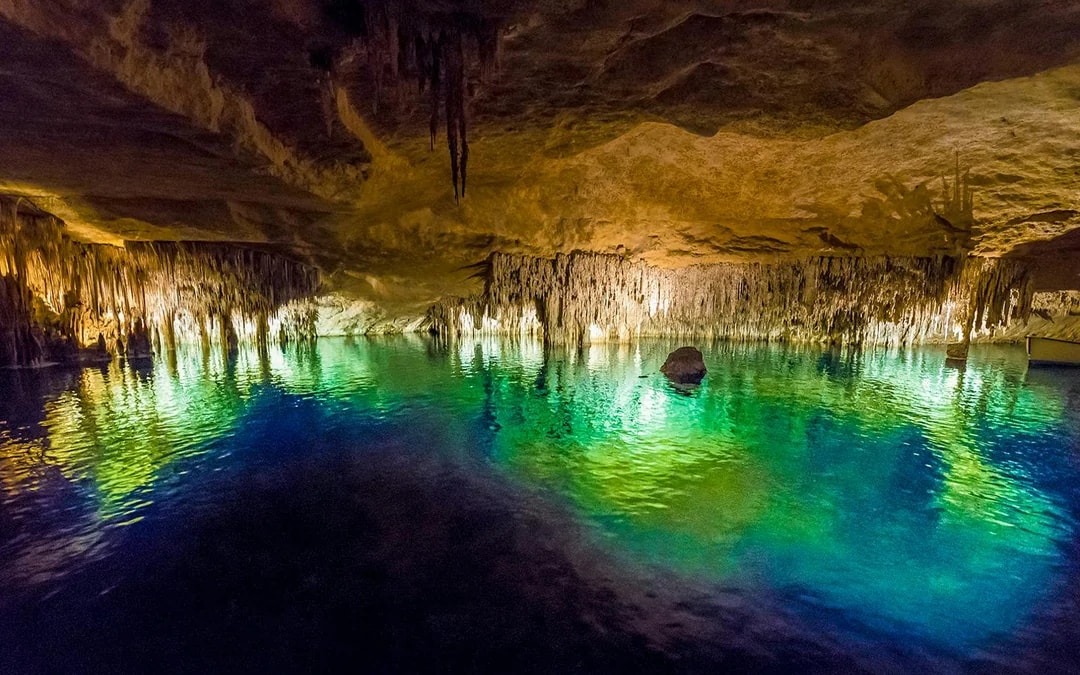 From Palma: Caves of Drach, Lake Martel, & Pearl Factory Day Trip Image 8