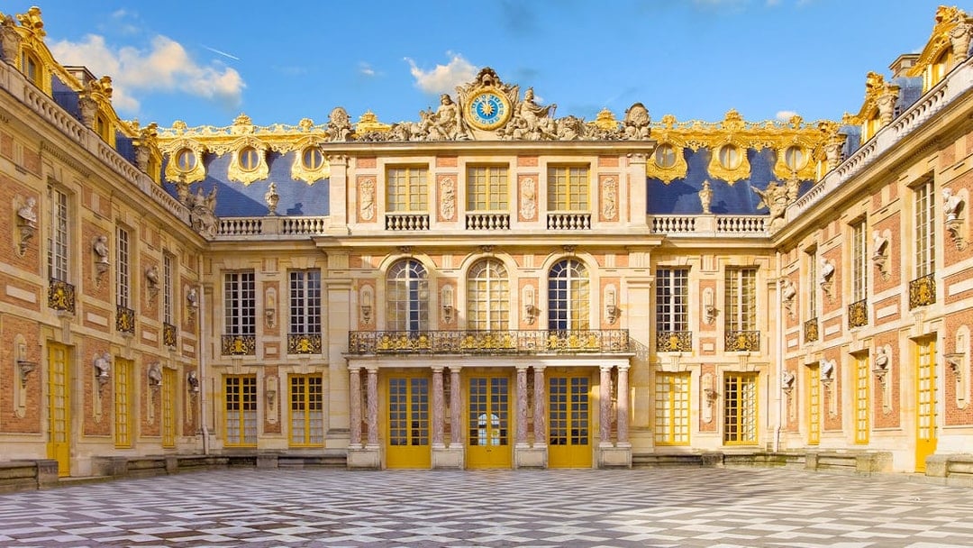 From Paris: Palace of Versailles Tickets & English Tour with Bus Transfers