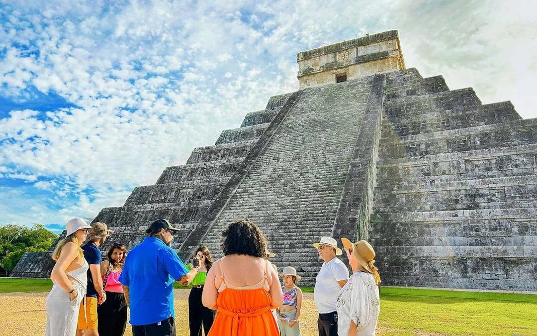 From Playa del Carmen: Chichén Itzá Early Guided Tour with Hotel Pickup & Lunch Image 2