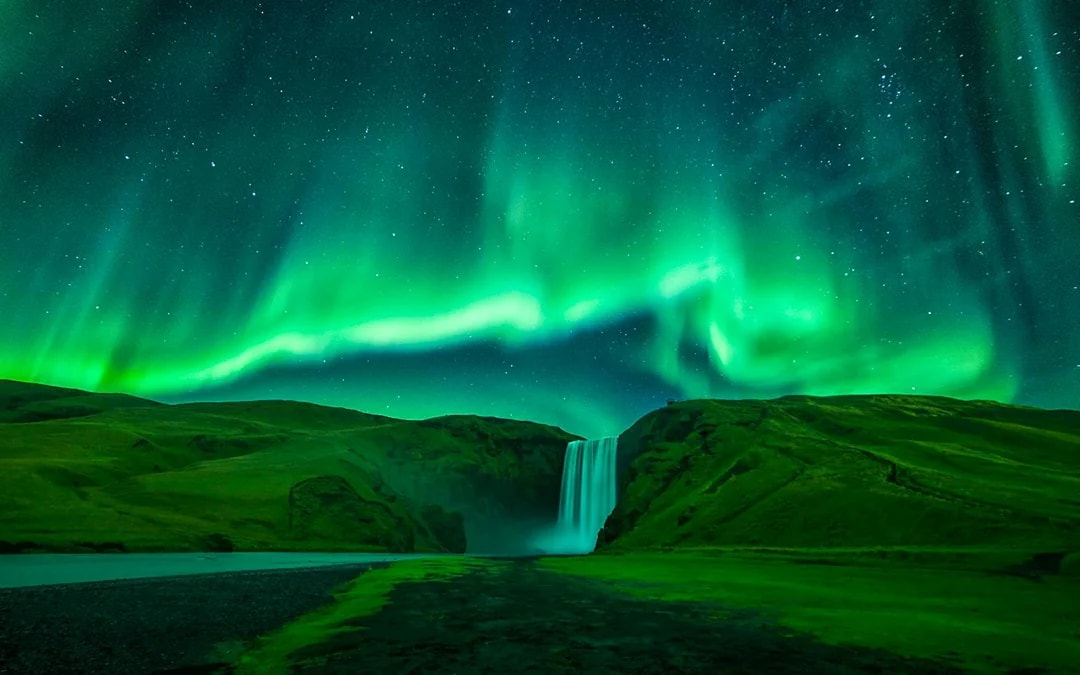 Reykjavik: Northern Lights Chase Tours  Image 3